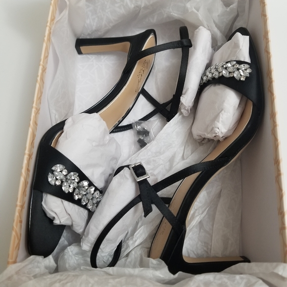 🆕️⬇️Jewel Badgley Mischka Patsy Strappy Crystal Embellished Heel - Picture 15 of 16